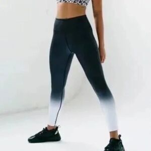 ZYIA Active Ombre Seamless 7/8 Leggings Size S High Rise Black White